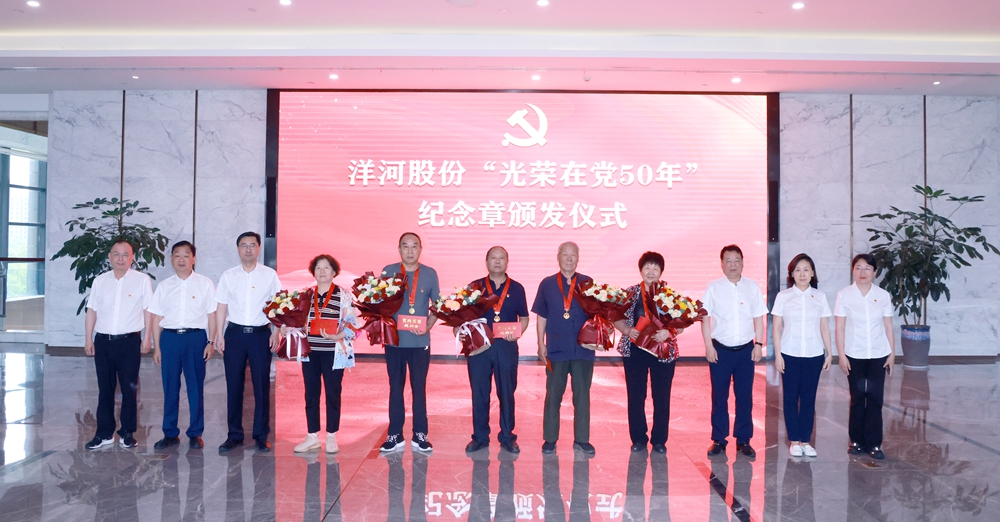 “七一”慰问.jpg